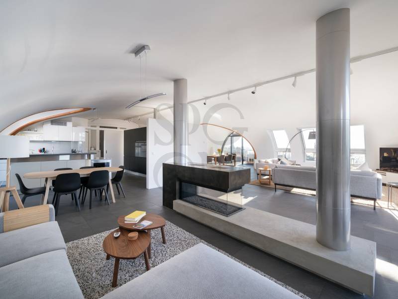 Attique de luxe de 6.5 pièces avec vue spectaculaire
