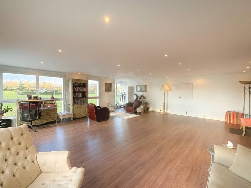 Spacieux et lumineux bureau dans les hauts de Nyon