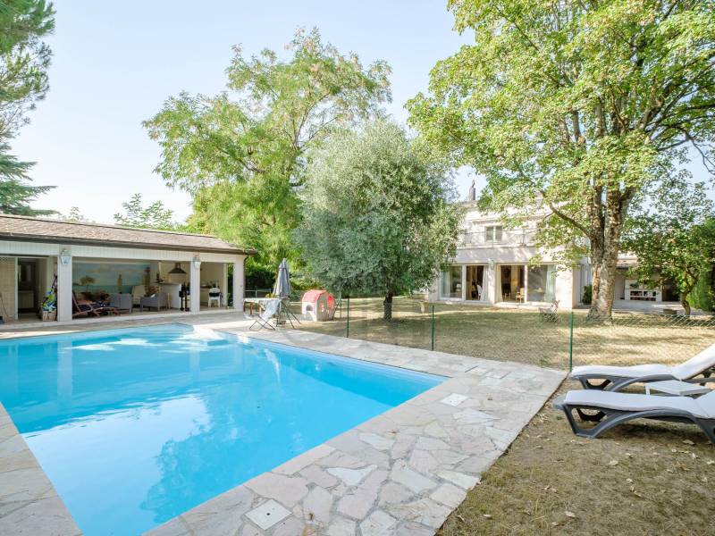 Élégante villa familiale avec piscine et pool house